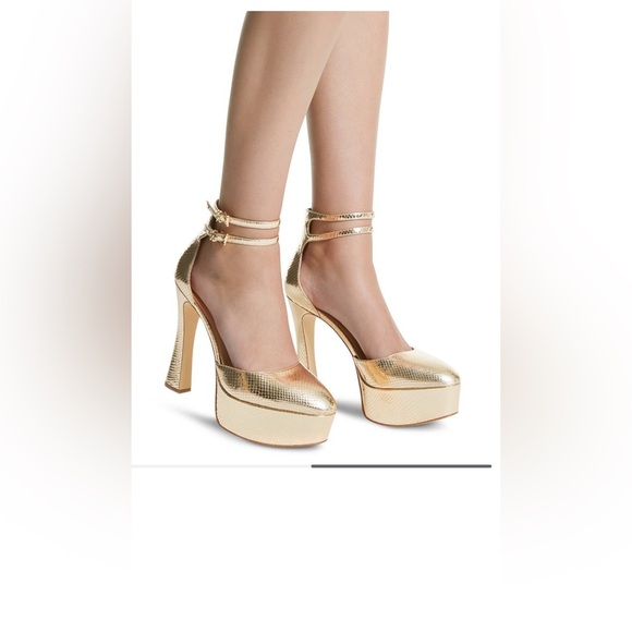 Elegant Gold Platform Heels - Picture 5 of 14